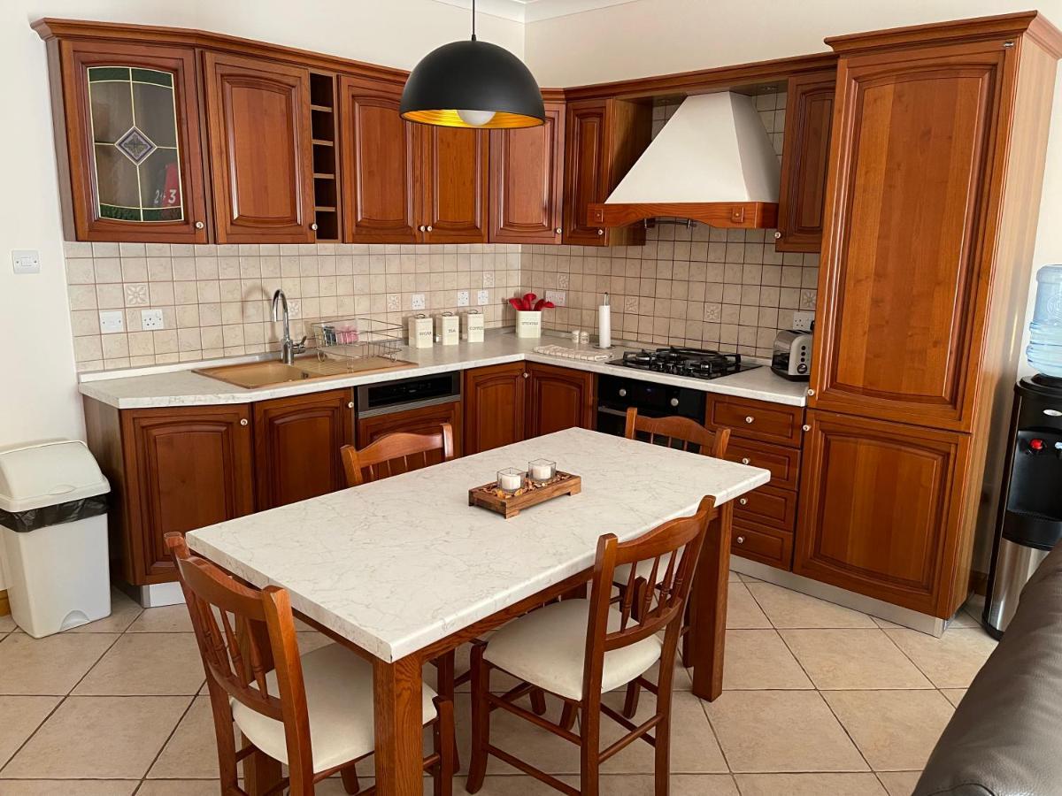 Beautiful Central Apartment With Pool Σεντ Πόλς Μπέι Εξωτερικό φωτογραφία
